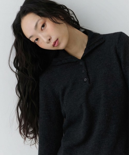 NUJOH（ヌゾ）の「Half Button High Neck Knit / ハーフボタンハイネックニット（Tシャツ/カットソー・レディース・レッド/ブラウン/ホワイト/チャコールグレー/ブラック・FREE）」の3枚目の写真