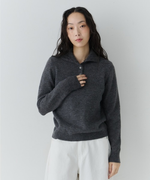 NUJOH（ヌゾ）の「Half Button High Neck Knit / ハーフボタンハイネックニット（Tシャツ/カットソー・レディース・レッド/ブラウン/ホワイト/チャコールグレー/ブラック・FREE）」の17枚目の写真