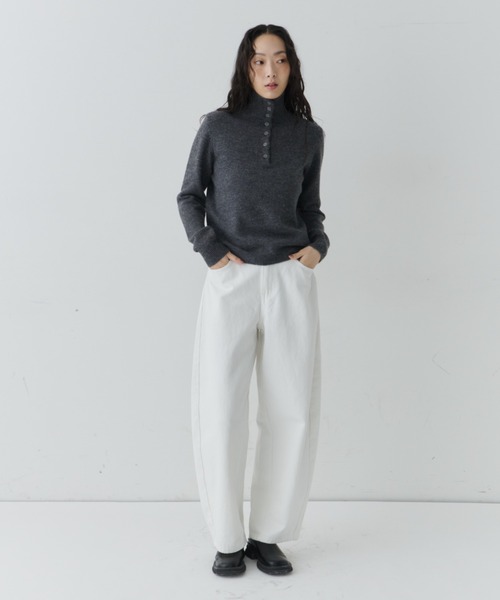 NUJOH（ヌゾ）の「Half Button High Neck Knit / ハーフボタンハイネックニット（Tシャツ/カットソー・レディース・レッド/ブラウン/ホワイト/チャコールグレー/ブラック・FREE）」の22枚目の写真