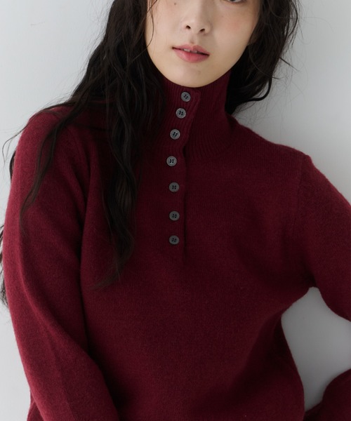 NUJOH（ヌゾ）の「Half Button High Neck Knit / ハーフボタンハイネックニット（Tシャツ/カットソー・レディース・レッド/ブラウン/ホワイト/チャコールグレー/ブラック・FREE）」の6枚目の写真