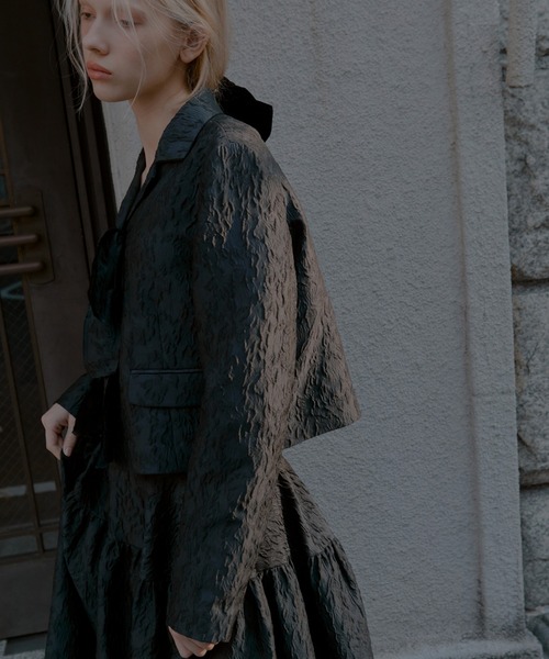LE CIEL BLEU(ルシェルブルー)の「クロップドジャカードジャケット / Cropped Jacquard Jacket(テーラードジャケット・レディース・ライトグレー/ブラック・38/36)」の4枚目の写真