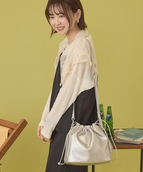 AMERICAN HOLIC(アメリカンホリック)の「【ZOZO限定】3WAY巾着ショルダーバッグ(ショルダーバッグ・レディース・ブラック/ブルー/グレイッシュベージュ/シルバー/ライトベージュ/ダークブラウン・FREE)」の21枚目の写真