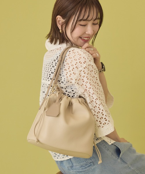 AMERICAN HOLIC(アメリカンホリック)の「【ZOZO限定】3WAY巾着ショルダーバッグ(ショルダーバッグ・レディース・ブラック/ブルー/グレイッシュベージュ/シルバー/ライトベージュ/ダークブラウン・FREE)」の8枚目の写真