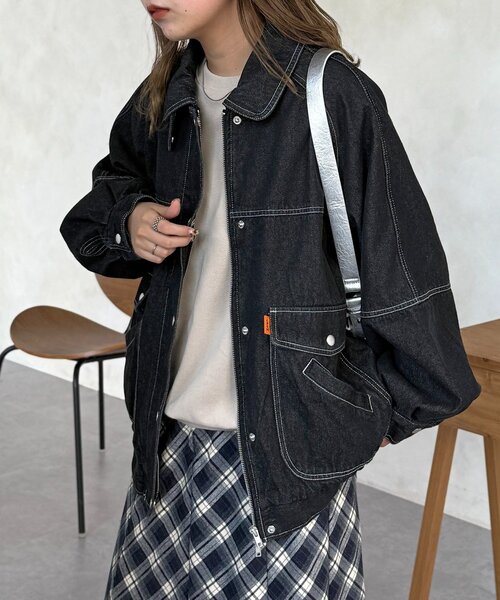 CPCM(シーピーシーエム)の「ラグランビッグデニムジャケット(ブルゾン・レディース・ブラック/ブルー/ネイビー・FREE)」の4枚目の写真