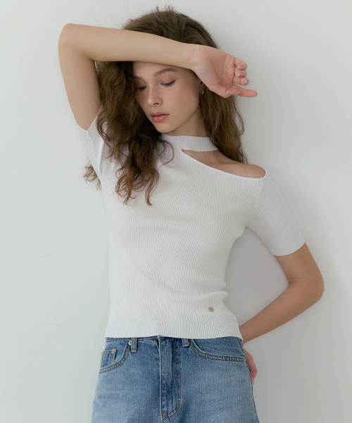 LUCIR ZU（ルシールズ）の「Cut off half-turtleneck Knit (ivory)（ニット/セーター・レディース・その他・FREE）」の3枚目の写真
