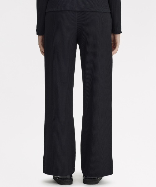 FRED PERRY(フレッドペリー)の「先行予約受付中/Rib Tricot Trousers/リブトリコットトラウザー(その他パンツ・レディース・ブラック・8/10)」の4枚目の写真