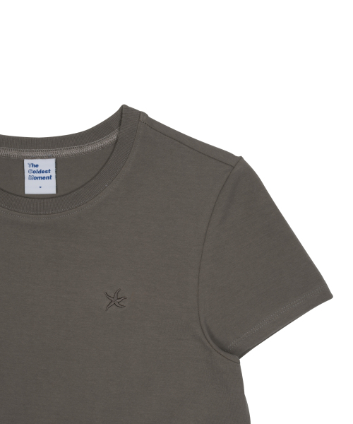 THECOLDESTMOMENT（ザコールデストモーメント）の「(w) TCM mini logo curved T (grey)（Tシャツ/カットソー・レディース・その他・ONE SIZE）」の4枚目の写真