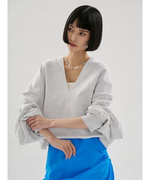 emmi（エミ）の「Vネックスウェットプルオーバー【セットアップ対応】（スウェット・レディース・チャコールグレー/レッド/ライトグレー・F）」の5枚目の写真