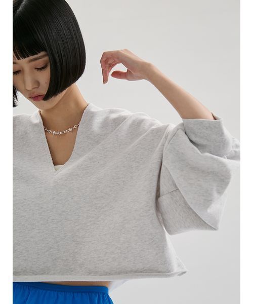 emmi（エミ）の「Vネックスウェットプルオーバー【セットアップ対応】（スウェット・レディース・チャコールグレー/レッド/ライトグレー・F）」の8枚目の写真