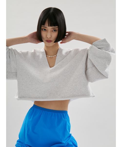 emmi（エミ）の「Vネックスウェットプルオーバー【セットアップ対応】（スウェット・レディース・チャコールグレー/レッド/ライトグレー・F）」の9枚目の写真