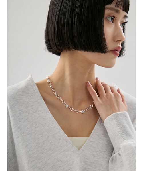 emmi（エミ）の「Vネックスウェットプルオーバー【セットアップ対応】（スウェット・レディース・チャコールグレー/レッド/ライトグレー・F）」の15枚目の写真