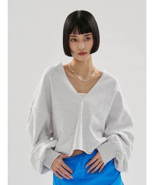 emmi（エミ）の「Vネックスウェットプルオーバー【セットアップ対応】（スウェット・レディース・チャコールグレー/レッド/ライトグレー・F）」の16枚目の写真