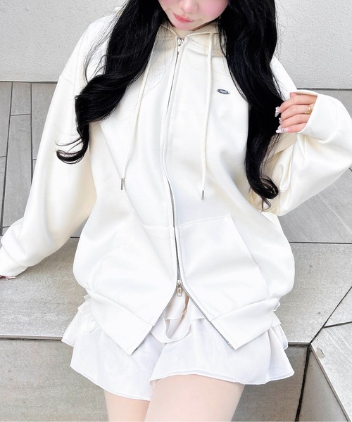 INGNI(イング)の「胸プレート付ダンボールダブルジップパーカー(パーカー・レディース・グレー/ライトピンク/ブラック/アイボリー・M)」の2枚目の写真