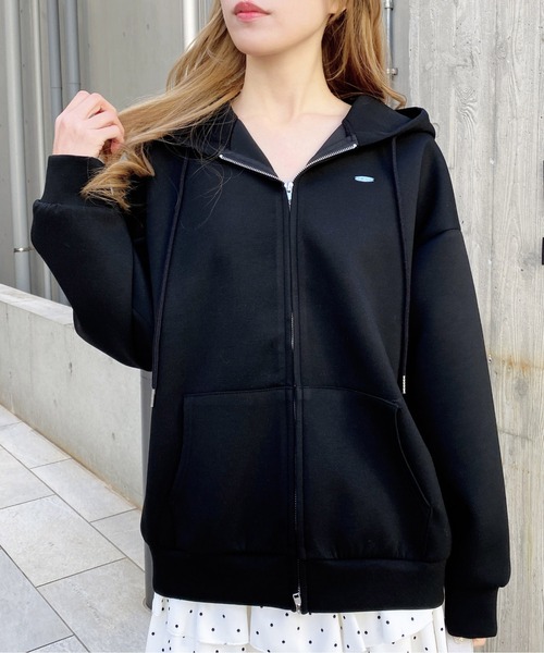 INGNI(イング)の「胸プレート付ダンボールダブルジップパーカー(パーカー・レディース・グレー/ライトピンク/ブラック/アイボリー・M)」の7枚目の写真