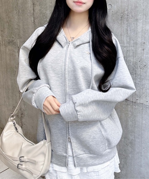 INGNI(イング)の「胸プレート付ダンボールダブルジップパーカー(パーカー・レディース・グレー/ライトピンク/ブラック/アイボリー・M)」の15枚目の写真