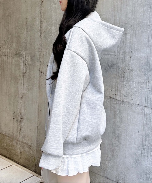 INGNI(イング)の「胸プレート付ダンボールダブルジップパーカー(パーカー・レディース・グレー/ライトピンク/ブラック/アイボリー・M)」の16枚目の写真