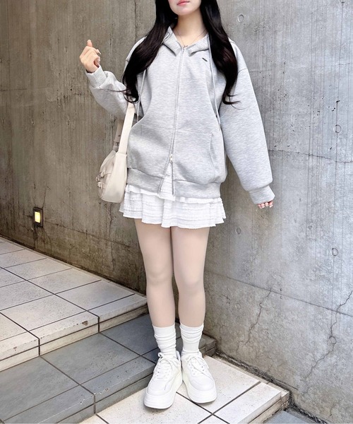 INGNI(イング)の「胸プレート付ダンボールダブルジップパーカー(パーカー・レディース・グレー/ライトピンク/ブラック/アイボリー・M)」の19枚目の写真