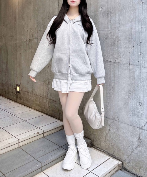 INGNI(イング)の「胸プレート付ダンボールダブルジップパーカー(パーカー・レディース・グレー/ライトピンク/ブラック/アイボリー・M)」の18枚目の写真