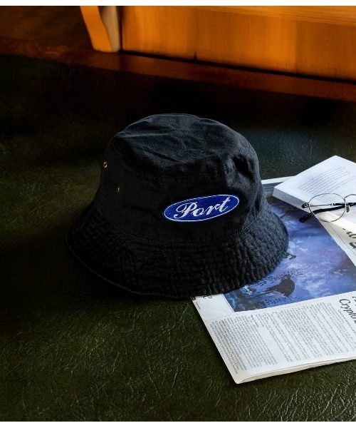 PORT BY ARK（ポートバイアーク）の「PORT BY ARK / ポートバイアーク：Bucket Hat“Oval Logo Port”：PO19-CP01[COR]（ハット・メンズ・チャコールグレー/ブラック・1/2）」の2枚目の写真