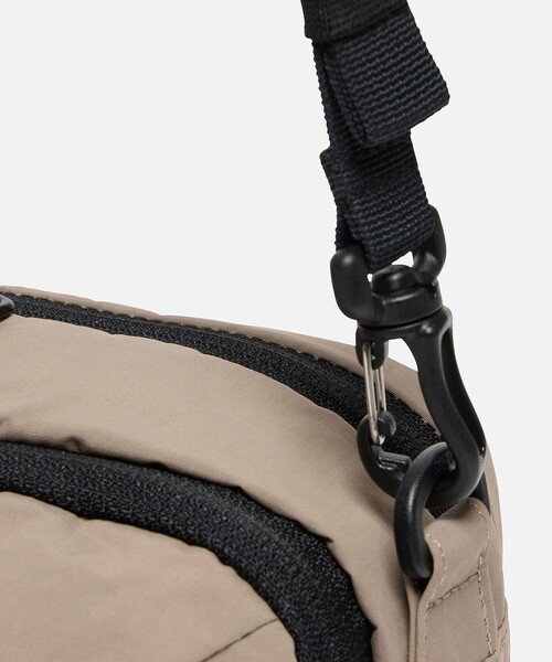 AIGLE(エーグル)の「撥水 ネイバーフッド クロスボディバッグ 2L(ショルダーバッグ・レディース・ブラウン/ブラック・FREE)」の10枚目の写真