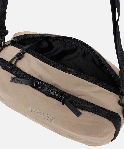 AIGLE(エーグル)の「撥水 ネイバーフッド クロスボディバッグ 2L(ショルダーバッグ・レディース・ブラウン/ブラック・FREE)」の12枚目の写真