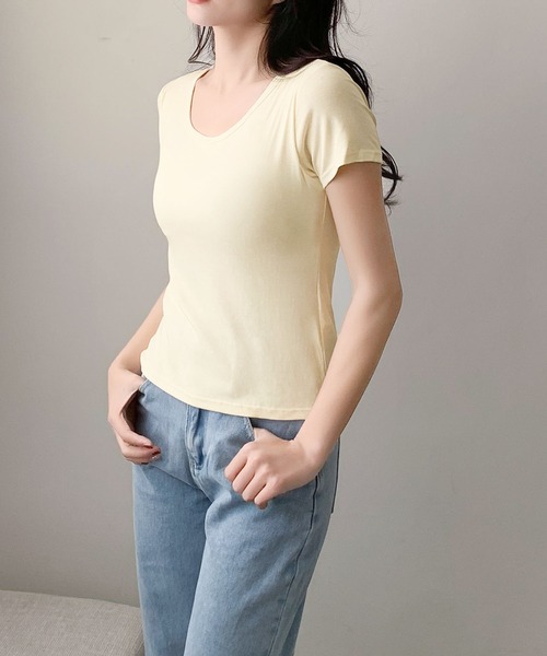 LOWO(ロワ)の「カップ付き 深めクルーネック デコルテきれい見え半袖Tシャツ(Tシャツ/カットソー・レディース・キャメル/ブラック/アイボリー/グレー・L/M/3L/2L)」の17枚目の写真