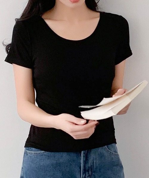 LOWO(ロワ)の「カップ付き 深めクルーネック デコルテきれい見え半袖Tシャツ(Tシャツ/カットソー・レディース・キャメル/ブラック/アイボリー/グレー・L/M/3L/2L)」の13枚目の写真