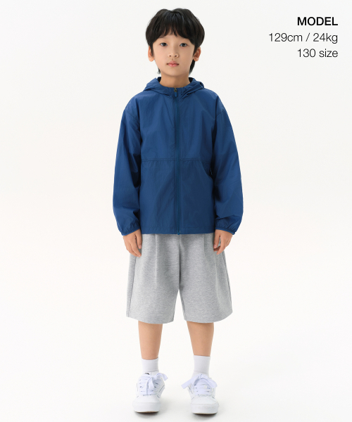 MUSINSA STANDARD KIDS（ムシンサスタンダードキッズ）の「ライトウェイトパッカブルウインドブレーカー ジャケット [ブルー]（ブルゾン・レディース・その他・100/110/120/130/140/150/160）」の2枚目の写真