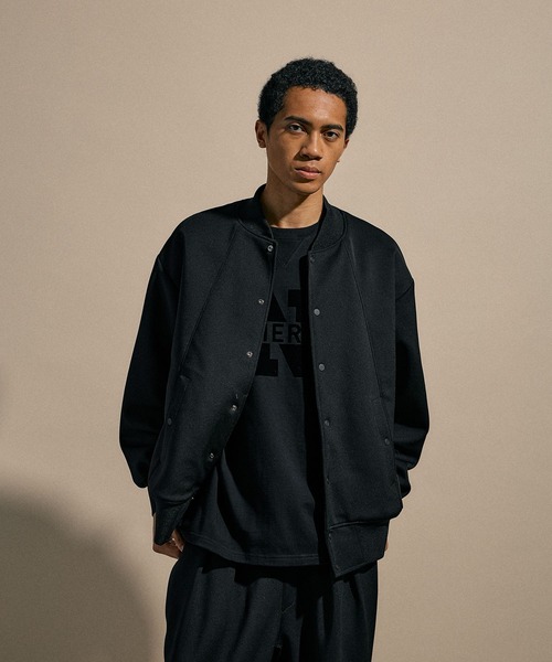 niko and...（ニコアンド）の「[NUMERALS]SOFT STADIUM BLOUSON（ブルゾン・メンズ・グレー/ブラック・MEDIUM/LARGE）」の3枚目の写真