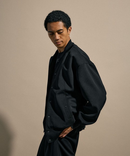 niko and...（ニコアンド）の「[NUMERALS]SOFT STADIUM BLOUSON（ブルゾン・メンズ・グレー/ブラック・MEDIUM/LARGE）」の4枚目の写真