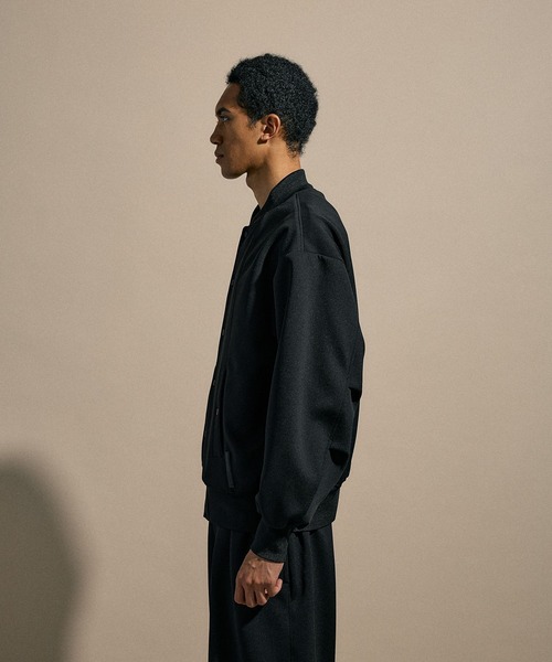 niko and...（ニコアンド）の「[NUMERALS]SOFT STADIUM BLOUSON（ブルゾン・メンズ・グレー/ブラック・MEDIUM/LARGE）」の7枚目の写真