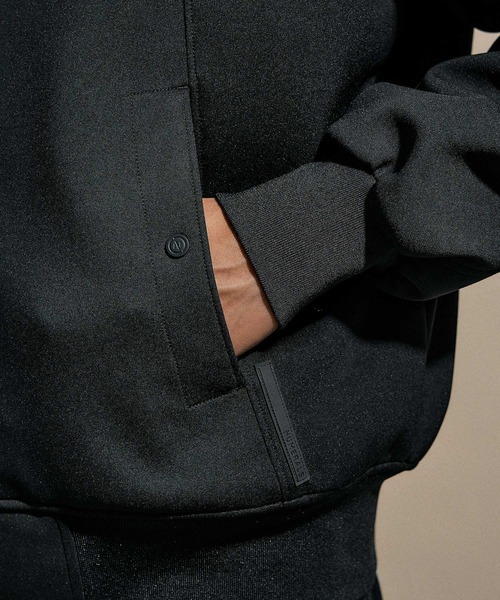 niko and...（ニコアンド）の「[NUMERALS]SOFT STADIUM BLOUSON（ブルゾン・メンズ・グレー/ブラック・MEDIUM/LARGE）」の11枚目の写真