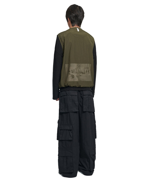 NOMANUAL(NOMANUAL)の「GRAPHIC NYLON VEST - KHAKI(ベスト・レディース・その他・SMALL/MEDIUM/LARGE)」の4枚目の写真