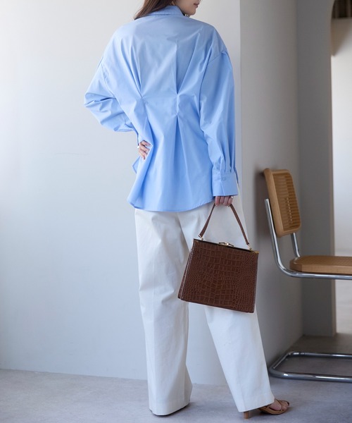 PREFERIR（プレフェリール）の「ウエストタックオーバーサイズシャツブラウス （ストライプ/無地/体型カバー／ボリューム袖／ヒップ丈）（シャツ/ブラウス・レディース・ブルー/サックスブルー/ホワイト/ベージュ・FREE）」の17枚目の写真