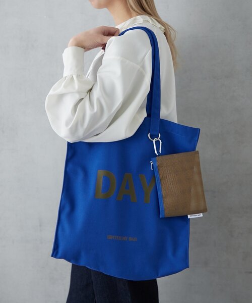 BIRTHDAY BAR（バースデイバー）の「メッシュポーチ付きキャンバスロゴスクエアトートバッグ（トートバッグ・レディース・グリーン/ブラック/アイボリー/ブルー・0）」の4枚目の写真