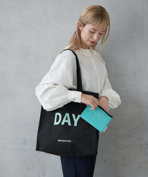 BIRTHDAY BAR（バースデイバー）の「メッシュポーチ付きキャンバスロゴスクエアトートバッグ（トートバッグ・レディース・グリーン/ブラック/アイボリー/ブルー・0）」の5枚目の写真