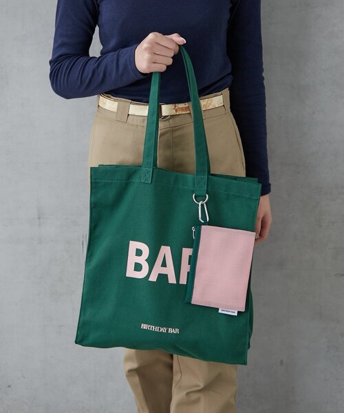 BIRTHDAY BAR（バースデイバー）の「メッシュポーチ付きキャンバスロゴスクエアトートバッグ（トートバッグ・レディース・グリーン/ブラック/アイボリー/ブルー・0）」の8枚目の写真