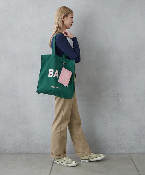 BIRTHDAY BAR（バースデイバー）の「メッシュポーチ付きキャンバスロゴスクエアトートバッグ（トートバッグ・レディース・グリーン/ブラック/アイボリー/ブルー・0）」の9枚目の写真