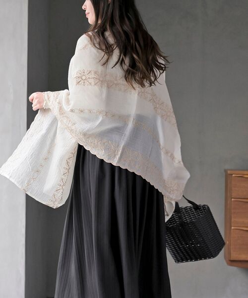 rps(アールピーエス)の「刺繍大判ストール(ストール/ショール・レディース・ミント/イエロー/アイボリー/ブルー・フリー)」の6枚目の写真