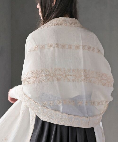 rps(アールピーエス)の「刺繍大判ストール(ストール/ショール・レディース・ミント/イエロー/アイボリー/ブルー・フリー)」の10枚目の写真