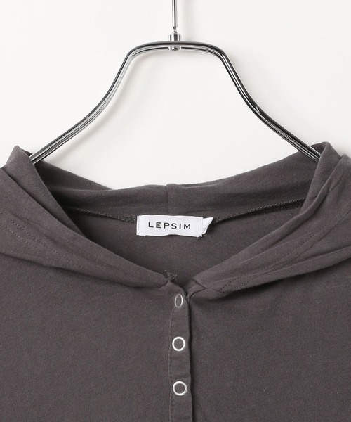 LEPSIM（レプシィム）の「シアーフードヘンリープルオーバー　661801（Tシャツ/カットソー・レディース・イエロー/ライトグレー/チャコールグレー・FREE）」の20枚目の写真