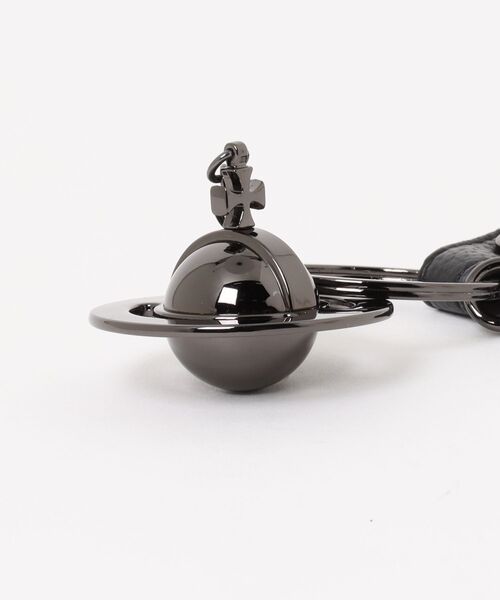 Vivienne Westwood（ヴィヴィアンウエストウッド）の「3D ORB GUNMETAL（キーケース/キーアクセサリー・レディース・ブラック・FREE）」の3枚目の写真