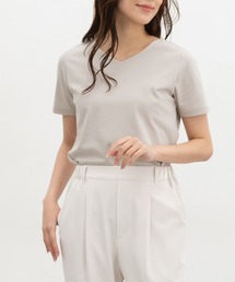 きれいめVネックTシャツ