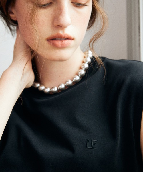 LE CIEL BLEU（ルシェルブルー）の「"LE"スリーブレスTシャツ / "LE" Sleeveless T-shirt（Tシャツ/カットソー・レディース・オフホワイト/ブラック・36）」の5枚目の写真