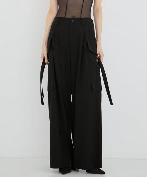 UJOH(ウジョー)の「【UJOH/ウジョー】《STUDIOUS別注》別注Wide-Leg Flap Pocket Pants/ワイドレッグフラップポケットパンツ(スラックス・レディース・ブラック/ダークグレー・1/3/2)」の6枚目の写真