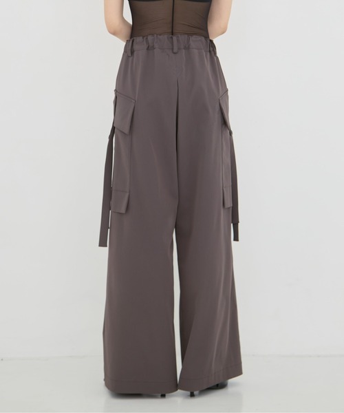 UJOH(ウジョー)の「【UJOH/ウジョー】《STUDIOUS別注》別注Wide-Leg Flap Pocket Pants/ワイドレッグフラップポケットパンツ(スラックス・レディース・ブラック/ダークグレー・1/3/2)」の14枚目の写真