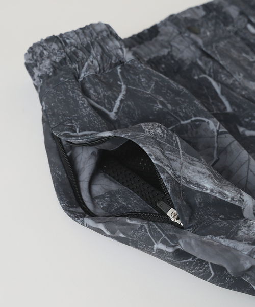 EDIFICE（エディフィス）の「CLUBHAUS / Dynamic Range (クラブハウス) Warm UP パンツ（その他パンツ・メンズ・ブラック/チャコールグレー・MEDIUM/LARGE/X-LARGE）」の16枚目の写真