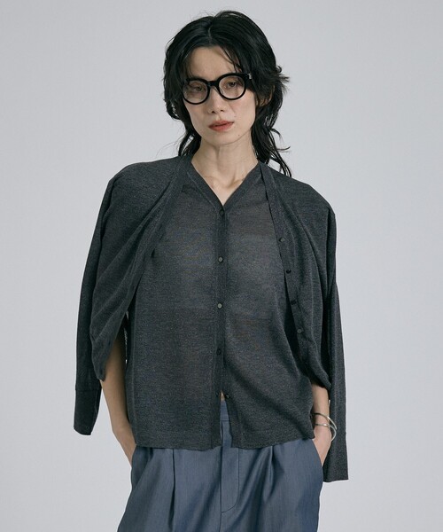 qualite(カリテ)の「【昨年大人気アイテム!新色追加】ラメニットカーディガン シアー 春服 夏服 オフィスカジュアル 羽織り(カーディガン/ボレロ・レディース・チャコールグレー/シルバー/その他/ブラウン・フリー)」の9枚目の写真