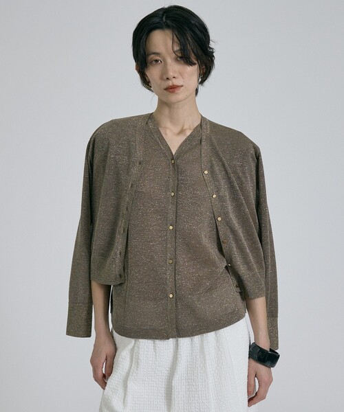 qualite(カリテ)の「【昨年大人気アイテム!新色追加】ラメニットカーディガン シアー 春服 夏服 オフィスカジュアル 羽織り(カーディガン/ボレロ・レディース・チャコールグレー/シルバー/その他/ブラウン・フリー)」の16枚目の写真