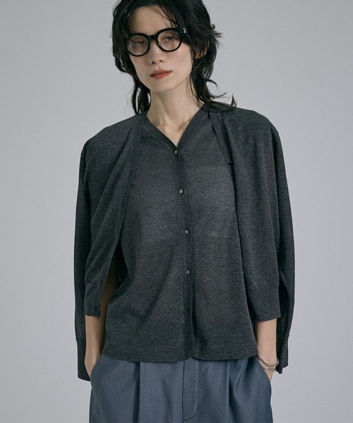 qualite(カリテ)の「【昨年大人気アイテム!新色追加】ラメニットカーディガン シアー 春服 夏服 オフィスカジュアル 羽織り(カーディガン/ボレロ・レディース・チャコールグレー/シルバー/その他/ブラウン・フリー)」の2枚目の写真